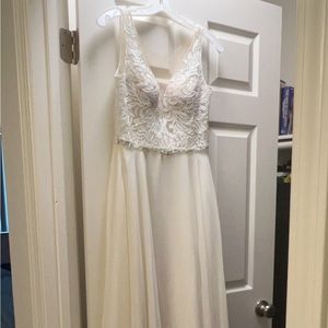 Davids bridal wedding dress only worn for pictures one time. Size 0. white.